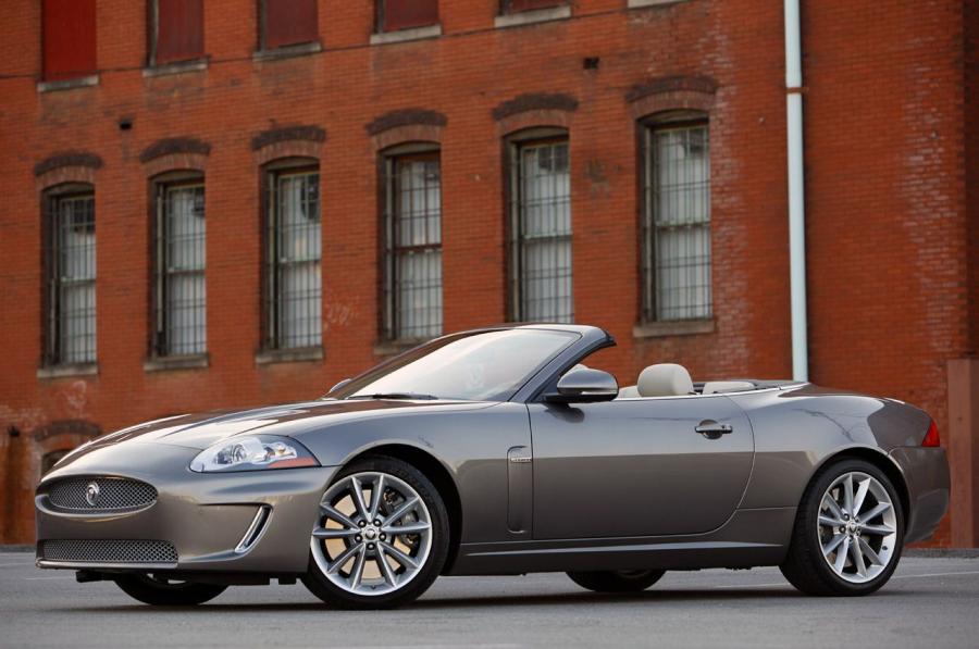  Jaguar XKR Convertible 2011 года  (фото 27 из 42)